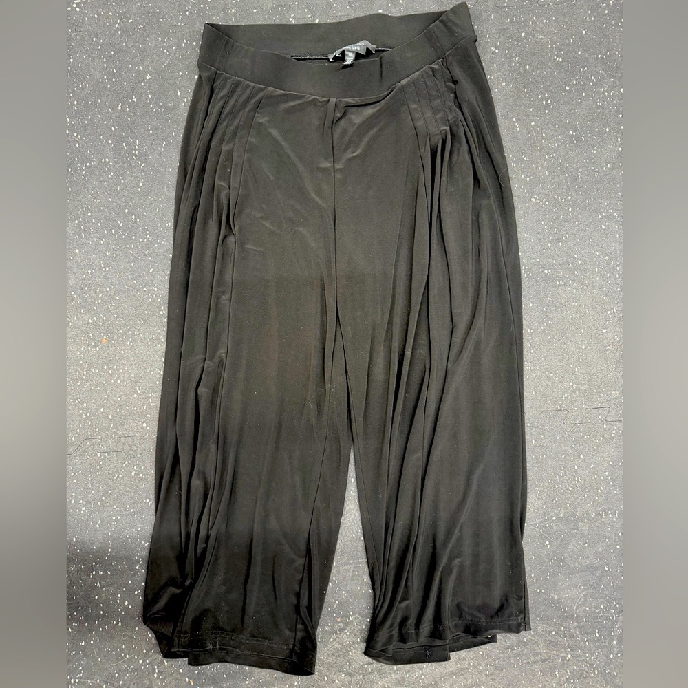 WHBM pleated pants black medium short